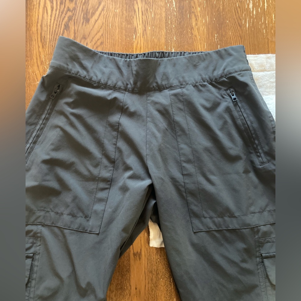 Athleta size 6 Cargo Pants